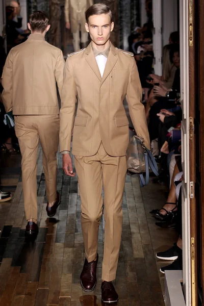 Look 24